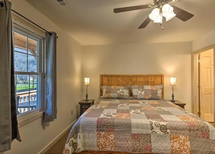 Newly Built Smoky Mountain Cabin Near Bryson City!