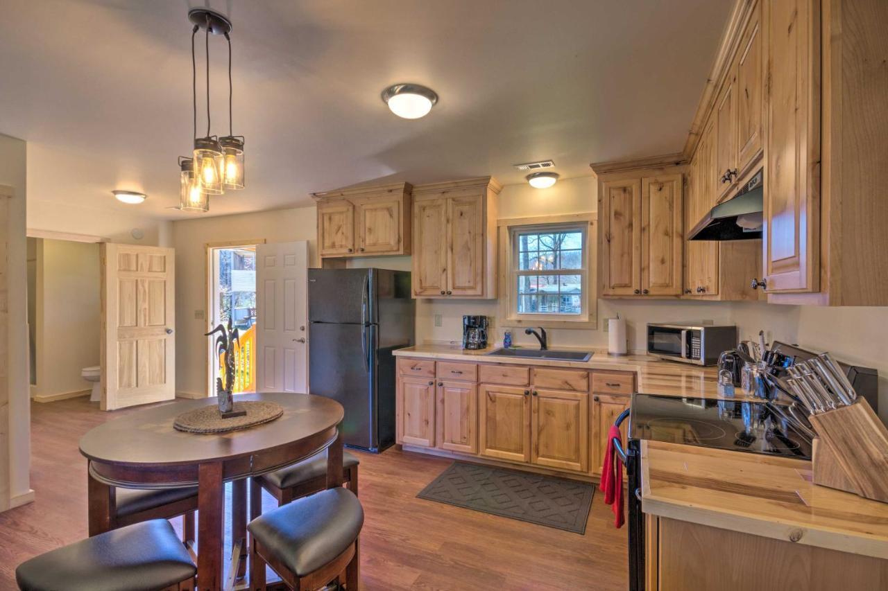Newly Built Smoky Mountain Near Bryson City! Holiday home